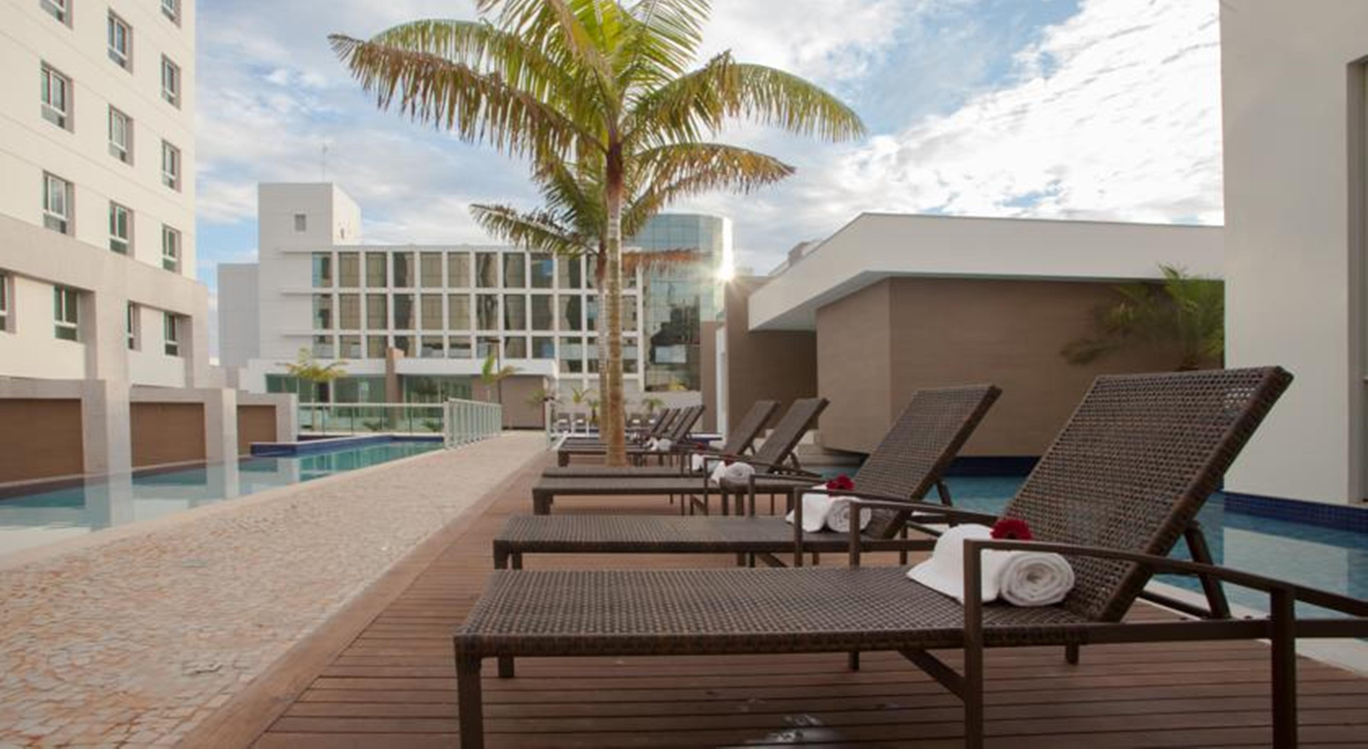Jade Hotel Brasilia Candangolandia Экстерьер фото The pool at the hotel