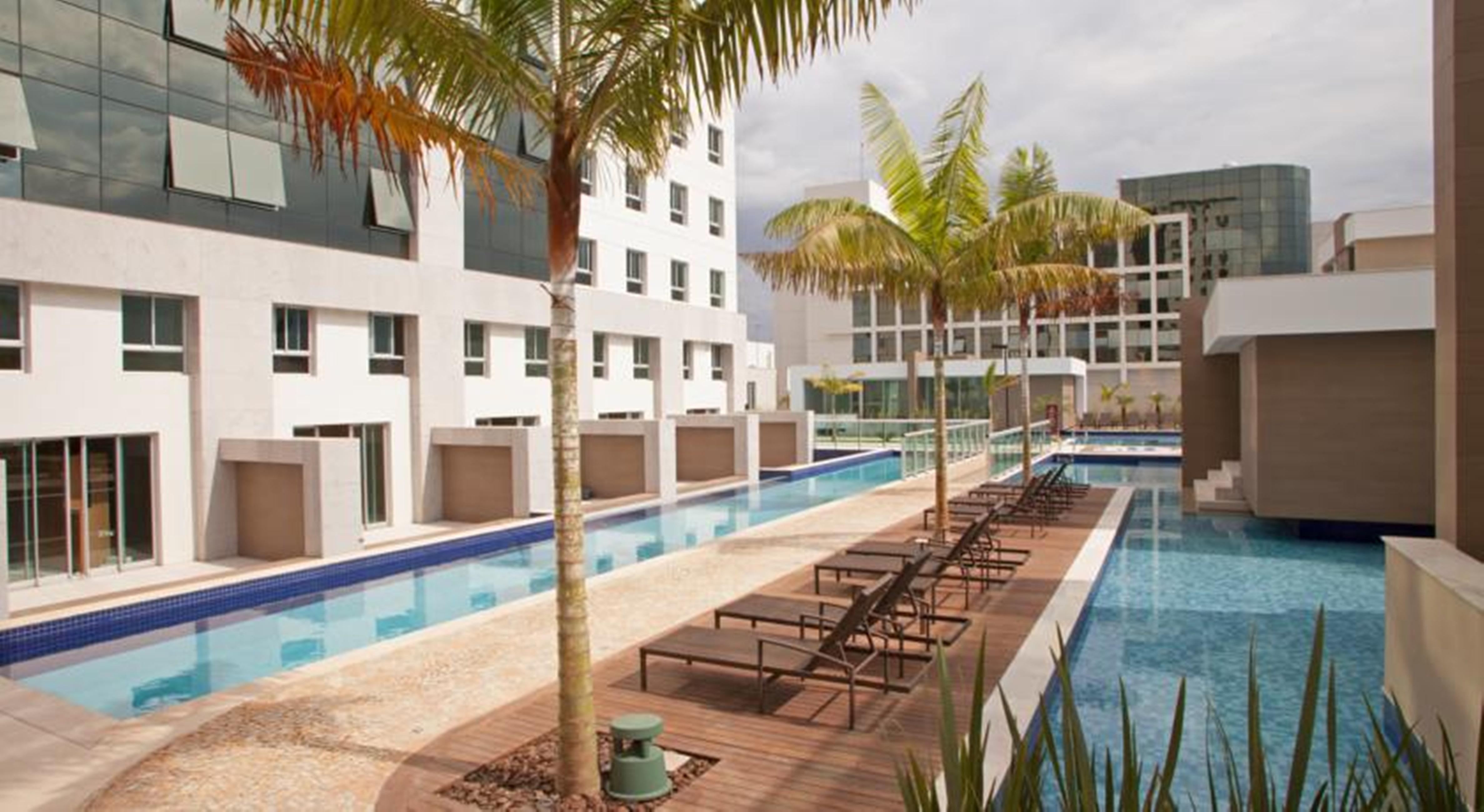 Jade Hotel Brasilia Candangolandia Экстерьер фото The swimming pool at the hotel