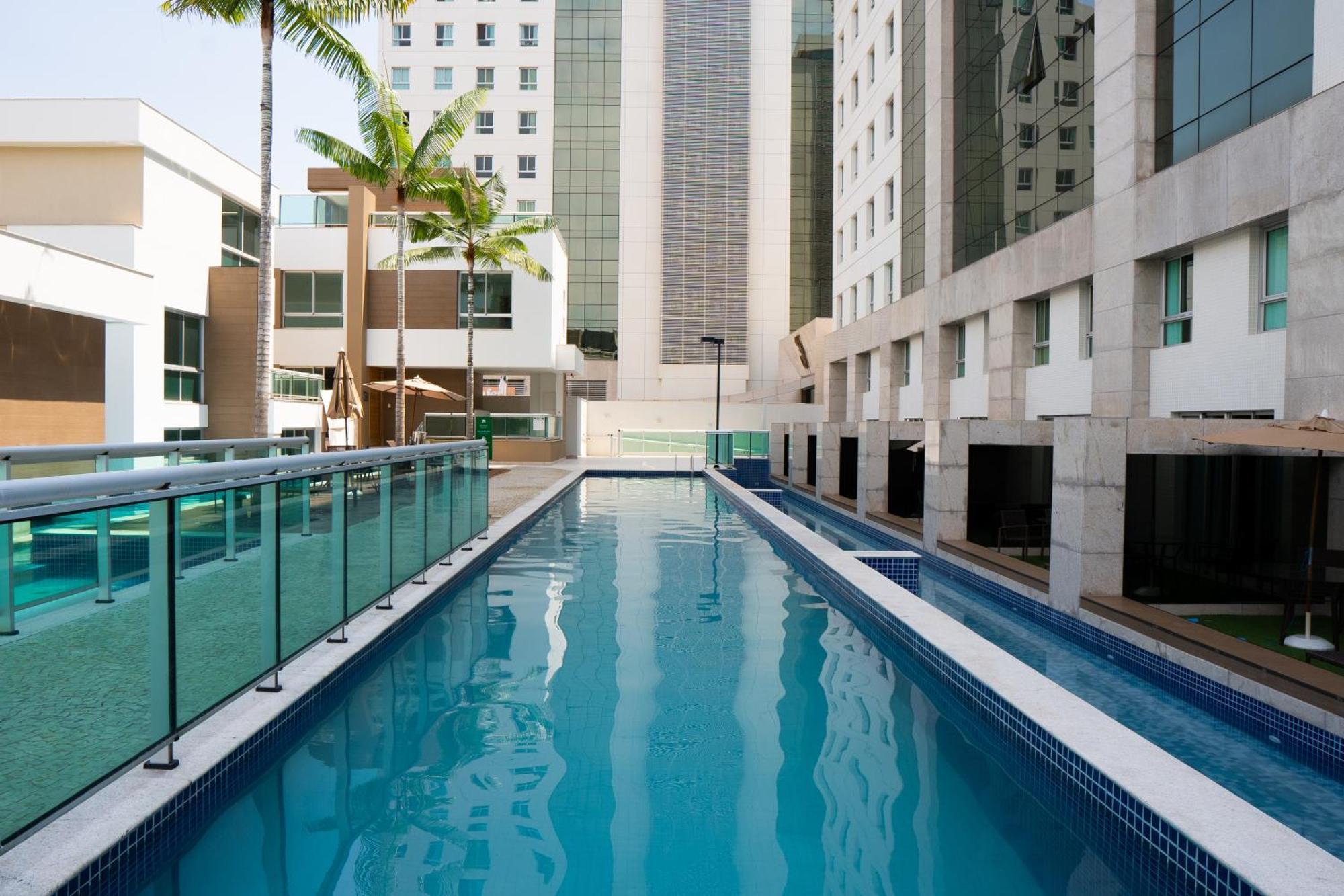 Jade Hotel Brasilia Candangolandia Экстерьер фото The pool at the complex