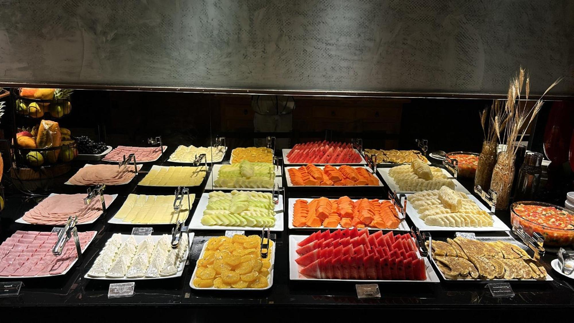 Jade Hotel Brasilia Candangolandia Экстерьер фото A selection of cold cuts at a buffet