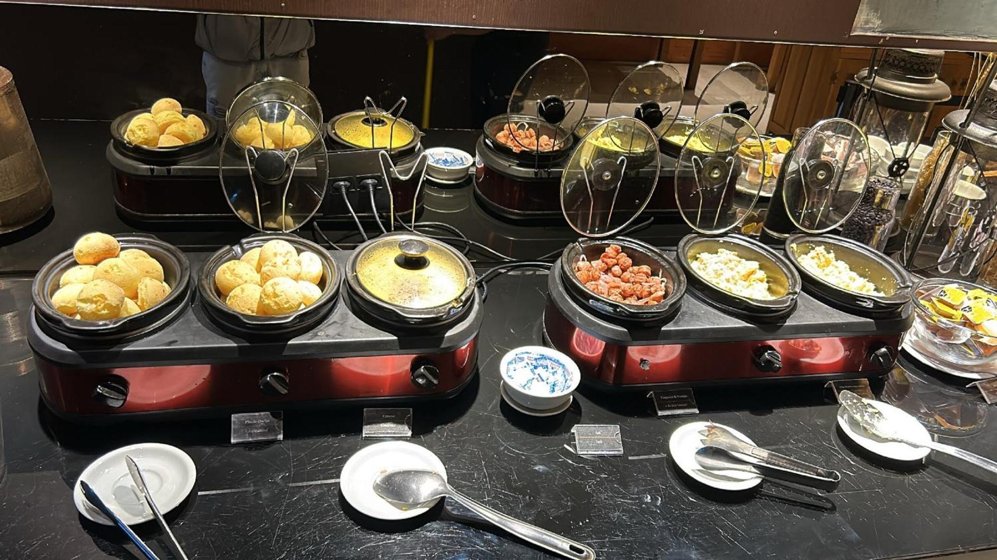 Jade Hotel Brasilia Candangolandia Экстерьер фото A selection of dim sum at a buffet