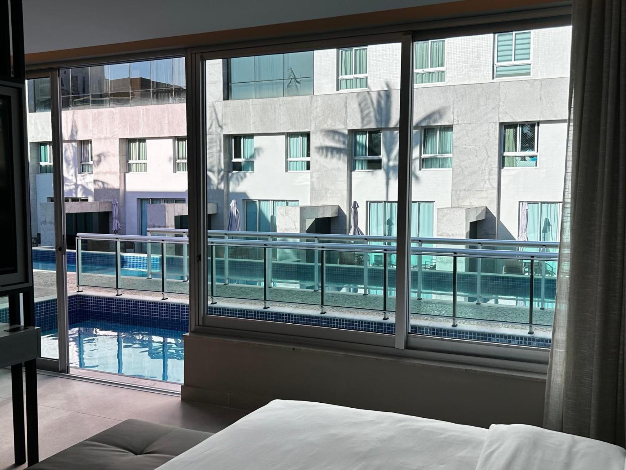 Jade Hotel Brasilia Candangolandia Экстерьер фото A view of the pool from a guest room