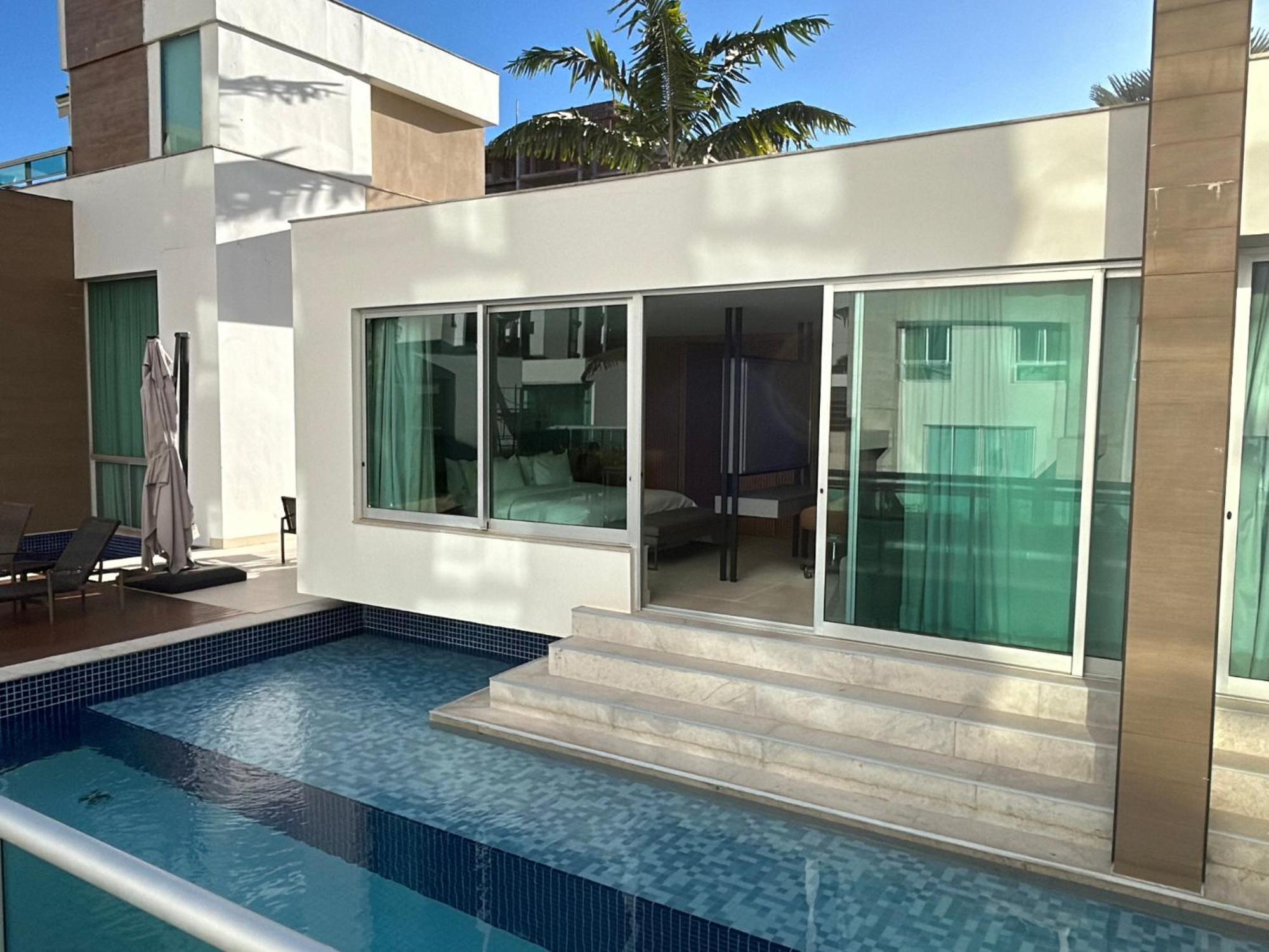 Jade Hotel Brasilia Candangolandia Экстерьер фото A swim-up suite at the Hard Rock Hotel & Casino Punta Cana
